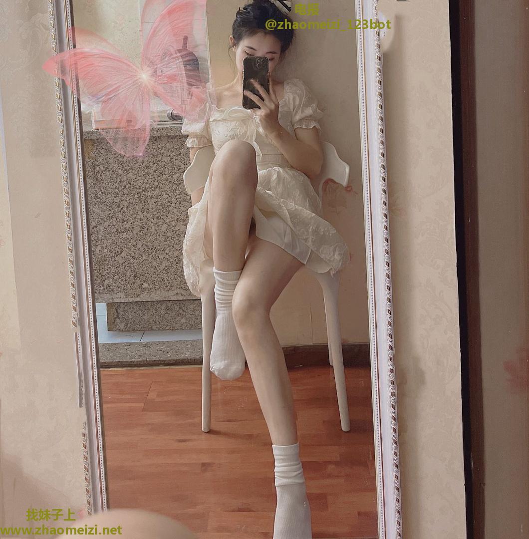 小妹妹粉嫩多汁小穴紧致