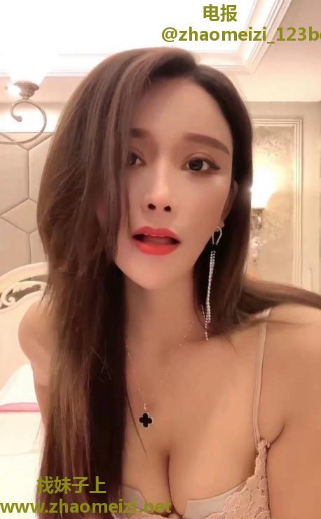 巨乳反差骚浪御姐