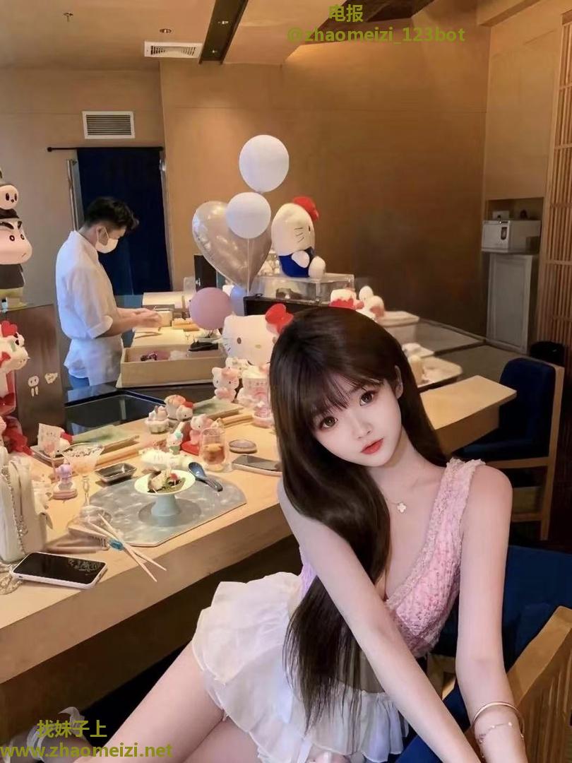 长腿细腰妹子，乖巧听话