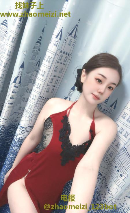 姑苏黑丝大屁股美女