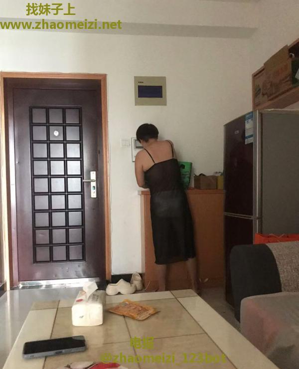 经常晒网的少妇