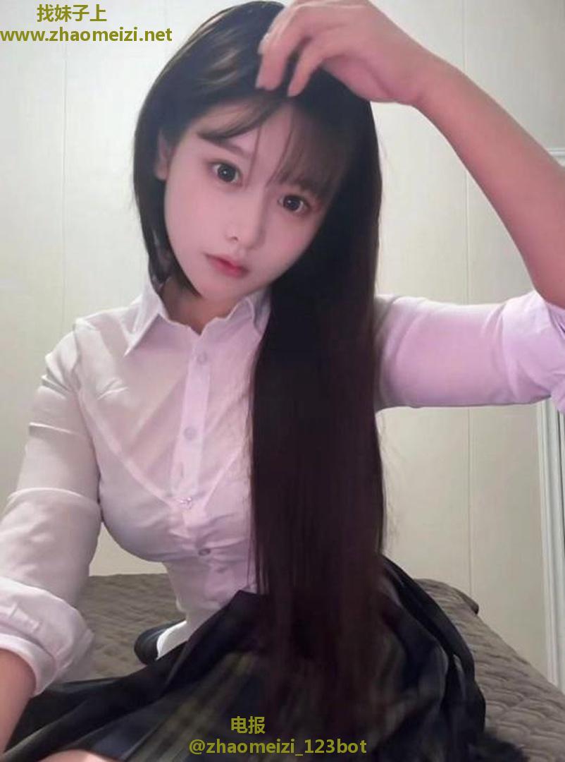 20岁出头的嫩货主动舌吻