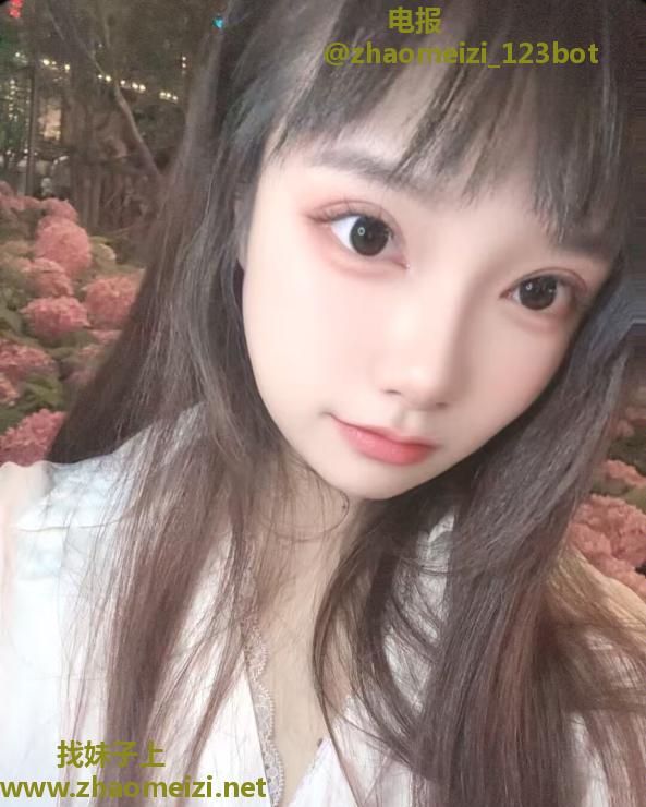 浦东大胸妹子小小