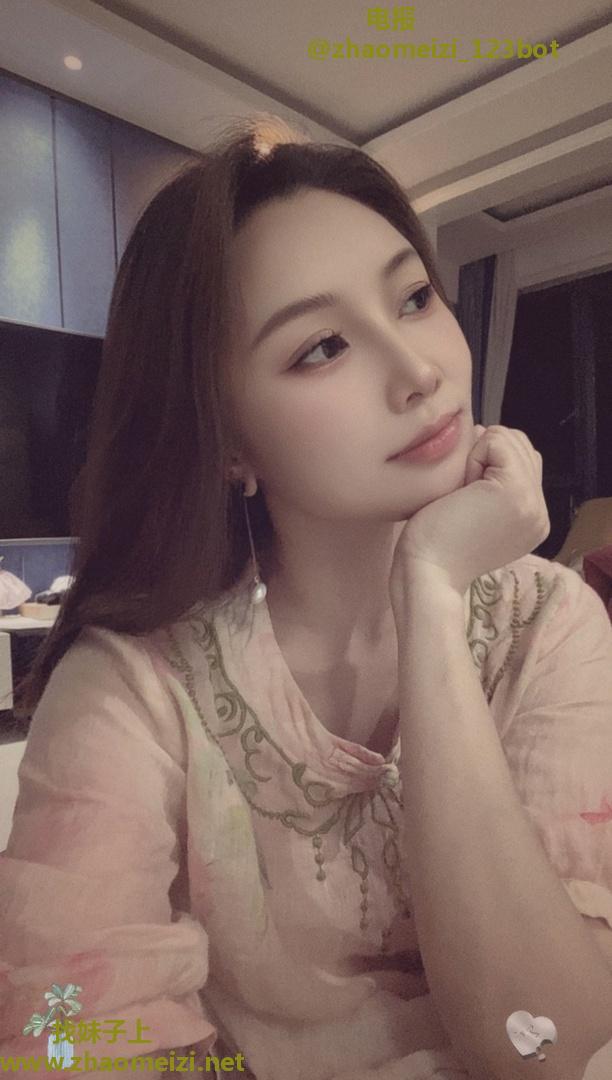 苗族气质小姐姐