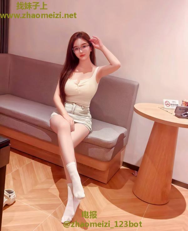 海珠可欣肤白前凸后翘