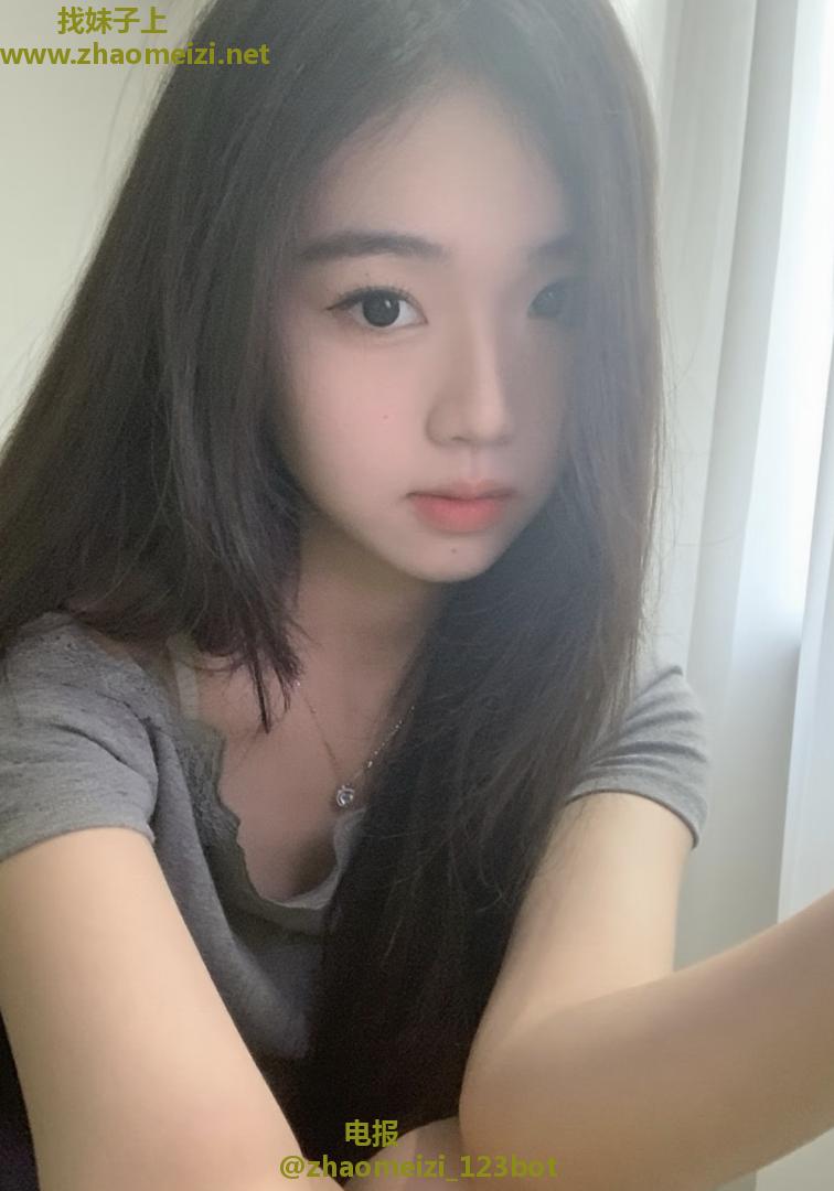 水嫩多汁白虎学生妹