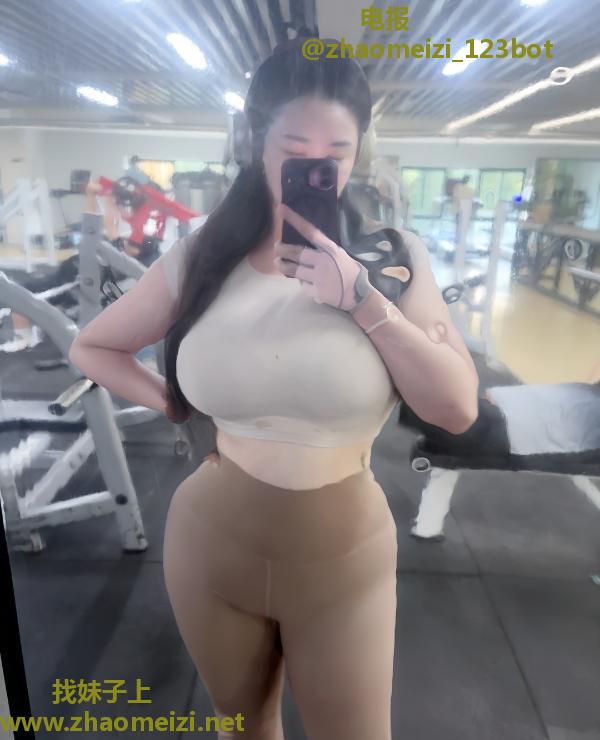 栖霞欧美风小姐姐