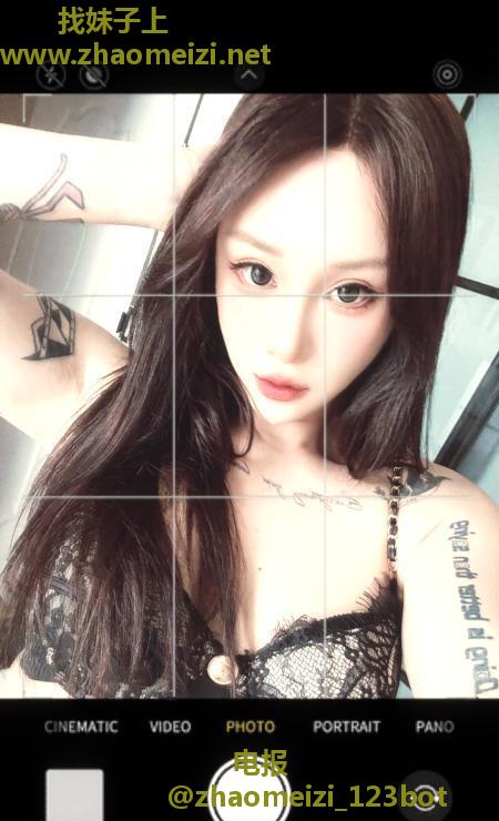 ts凯丽带把的女孩