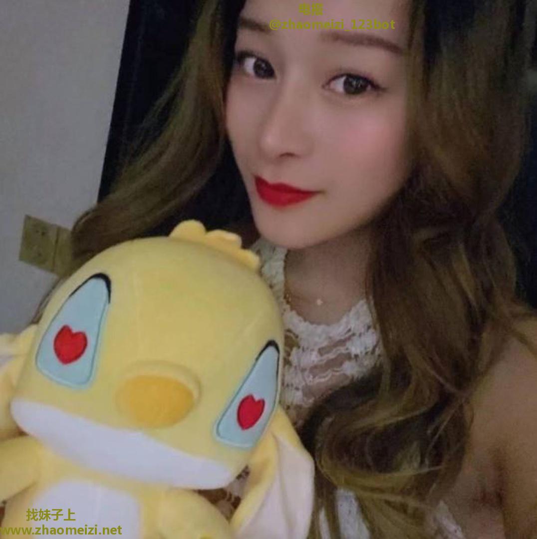 舌吻风骚美妇