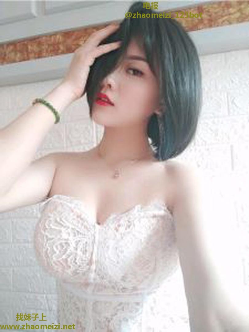 短发韵味风骚女郎