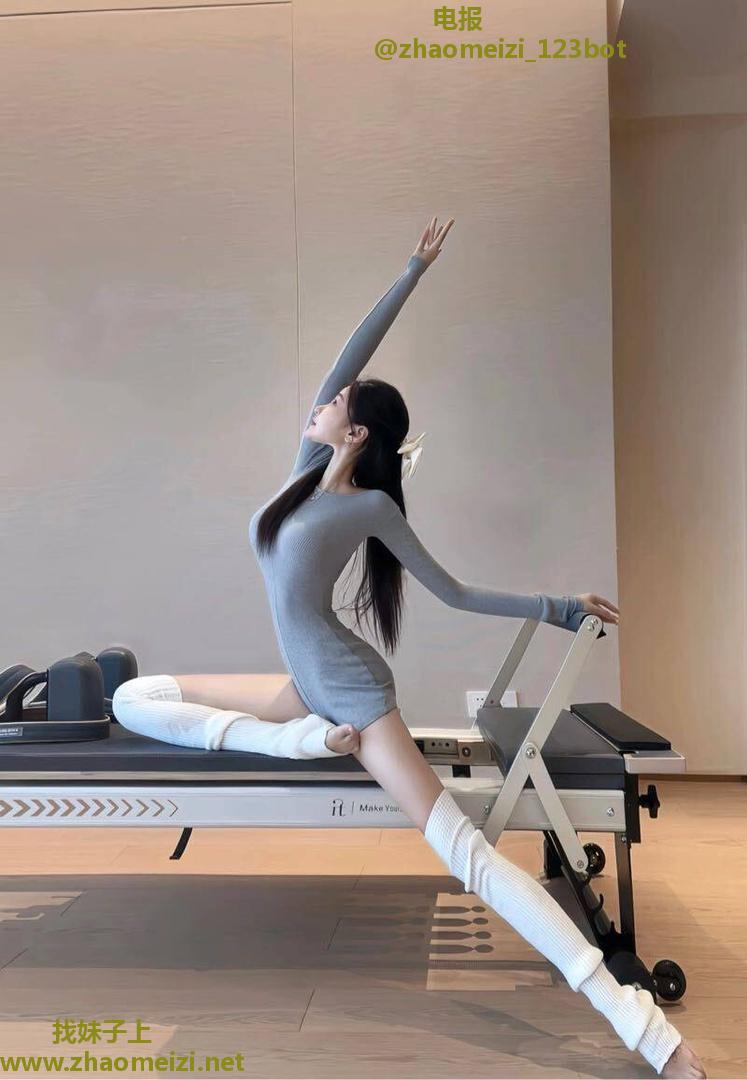 精致的普拉提小姐姐