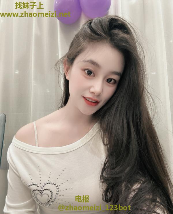 园区可爱漂亮女孩