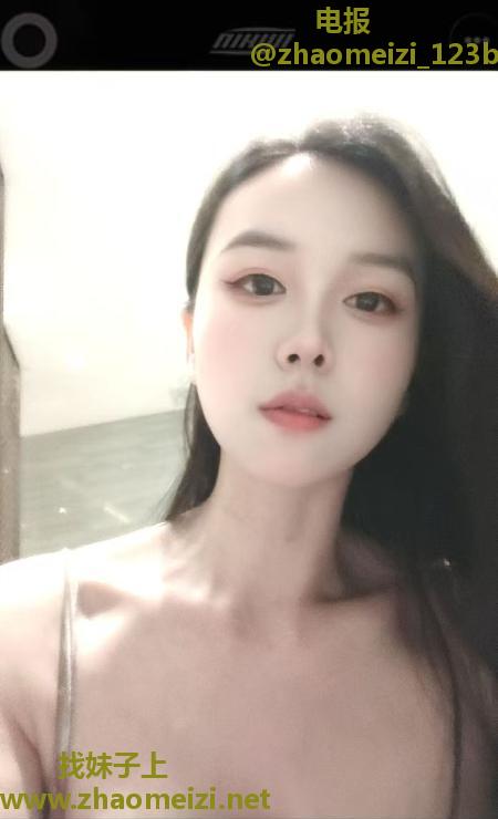 九头身大胸夏蝉