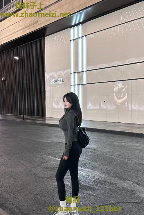 返食乳神小姐姐