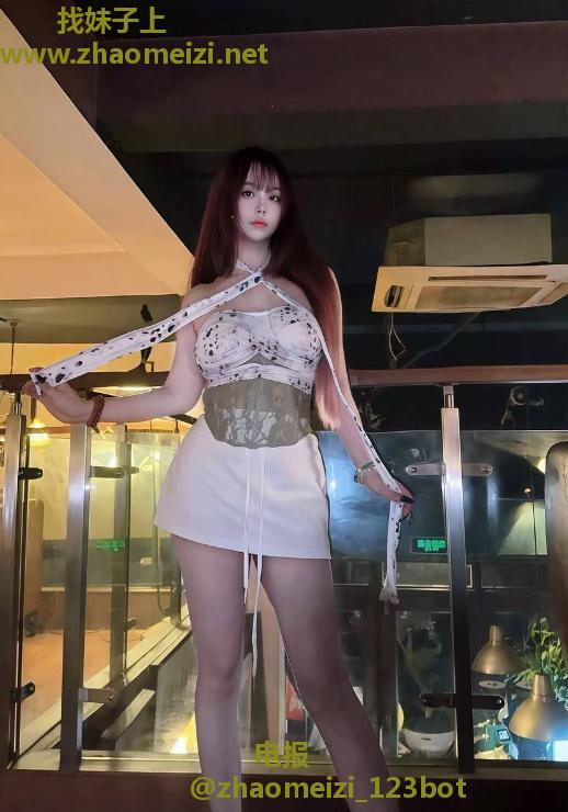 后入骚臀馨菲老师