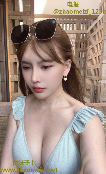 服务系颜值诗诗