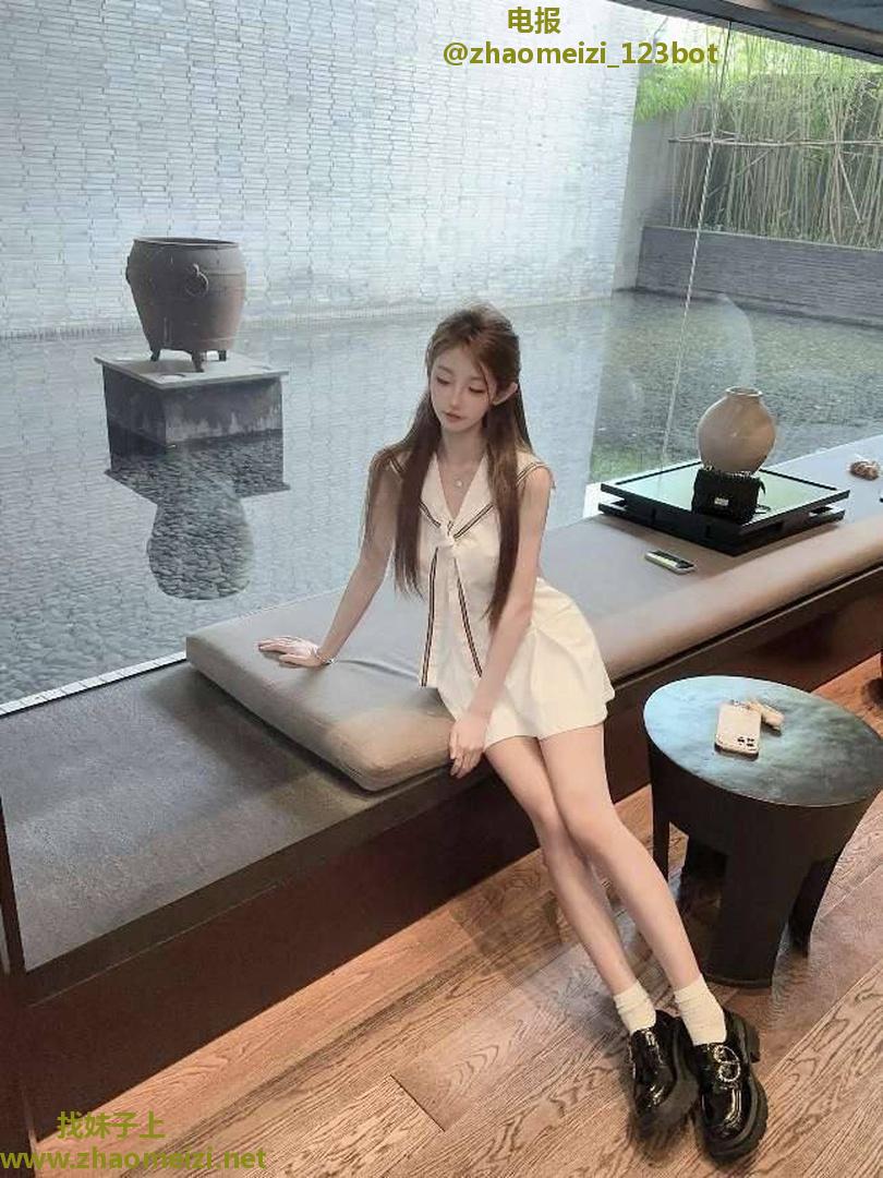 极品学生蜜桃臀酥软胸