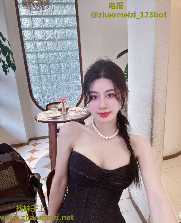 腿长腰细胸大Lisa