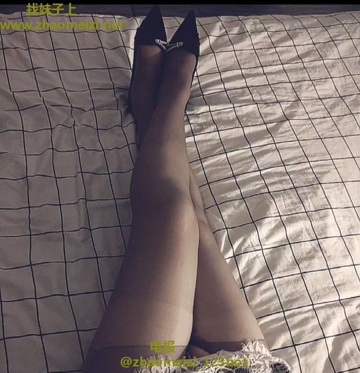 新街口肥臀黑丝熟女