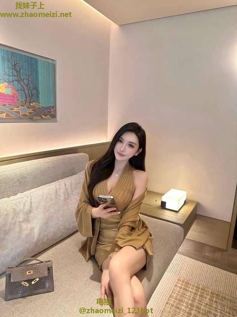 气质御姐腿很白胸很大