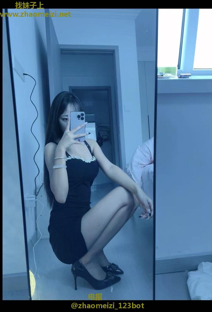 性感文静大胸小姐姐