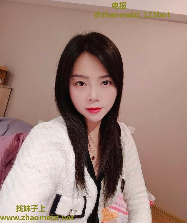 性价比很高的大胸妹子