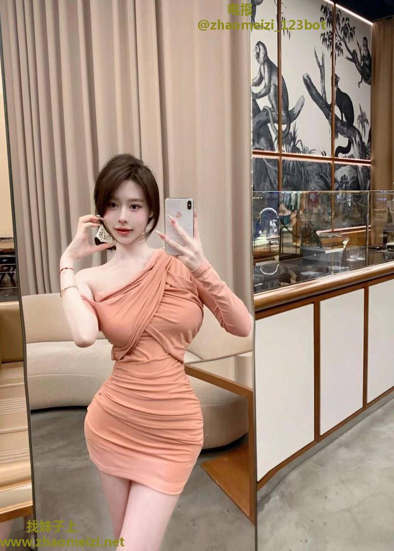 高挑甜妹全身雪白胸正好