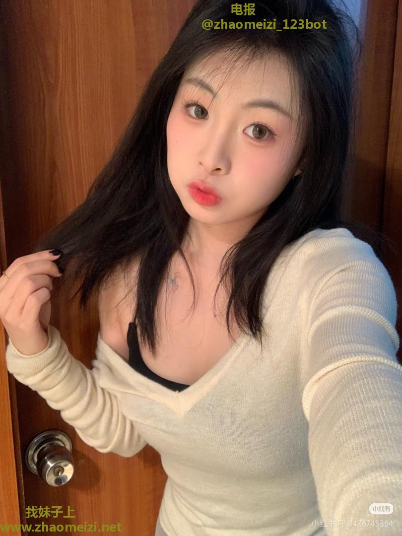 精致漂亮性感小女友