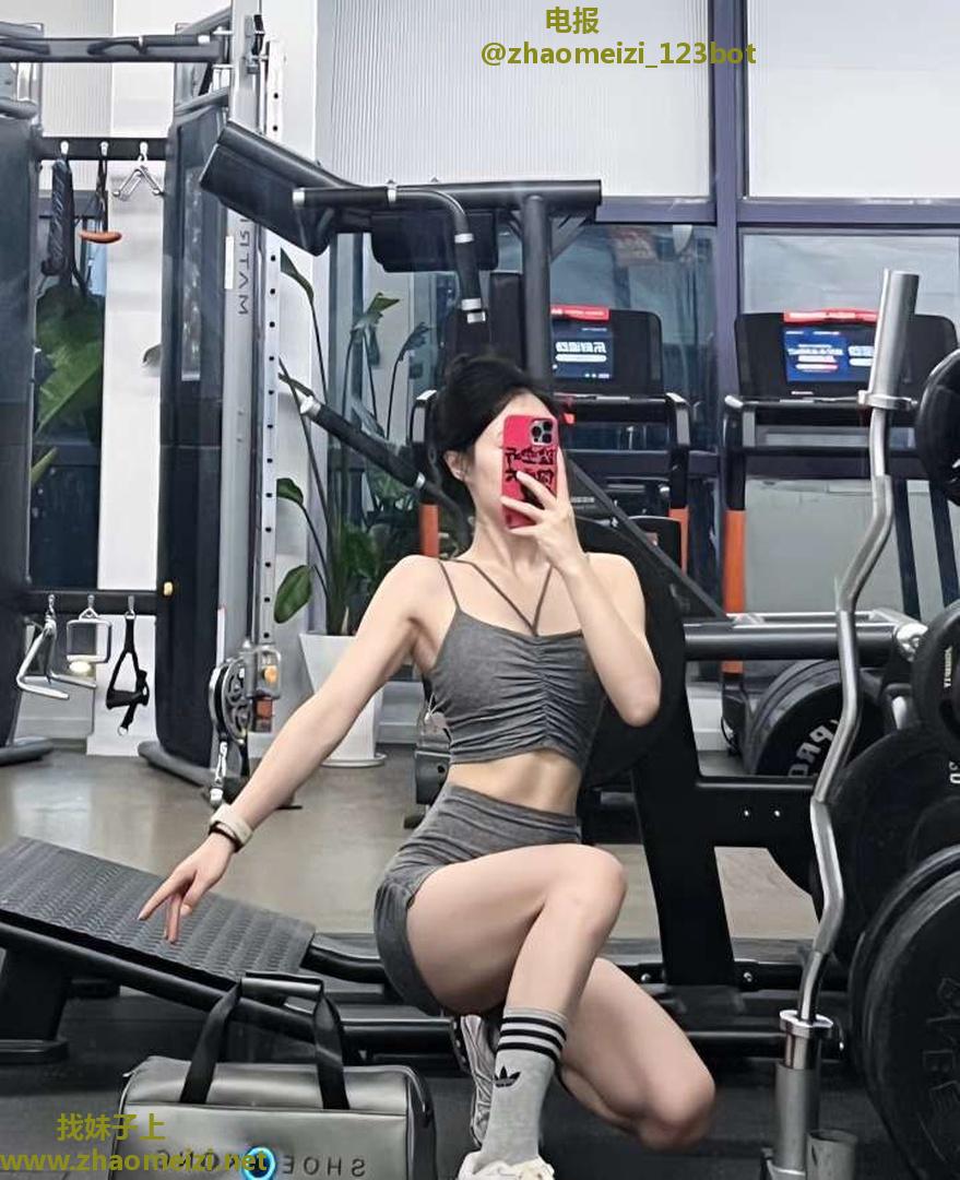 小学老师皮肤身材很好