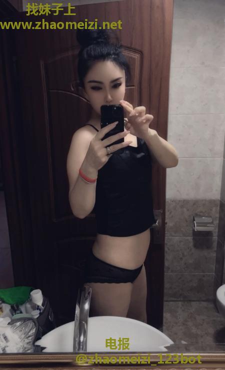 圆润挺翘小姐姐