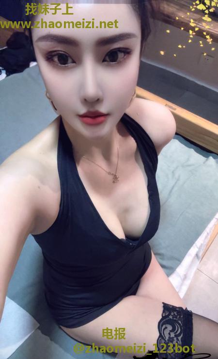 圆润挺翘小姐姐