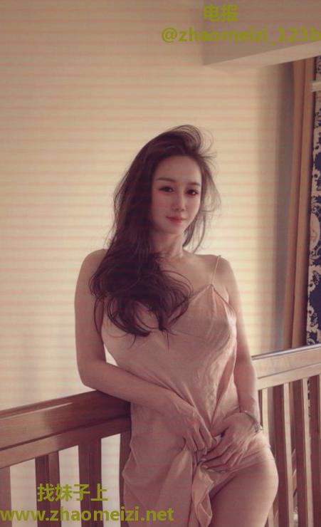 混血大胸颜值老师