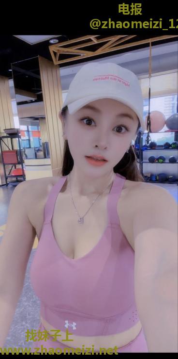 服务系身材苗条妹子