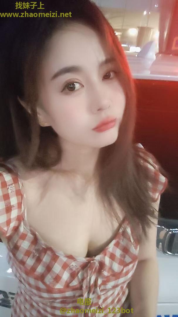 偷偷出来兼职的柠檬姐姐