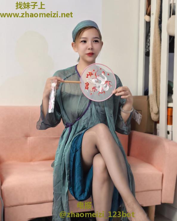 南城黑丝骚妇萱萱