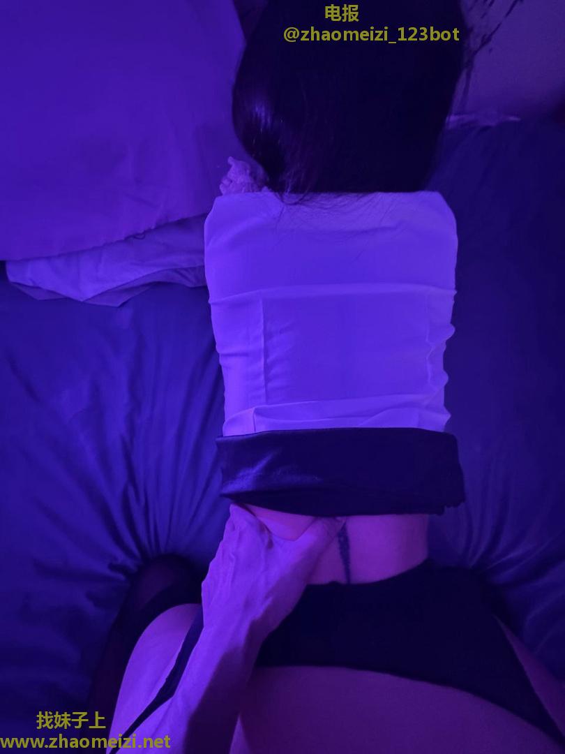 后入细腰翘臀骚妹