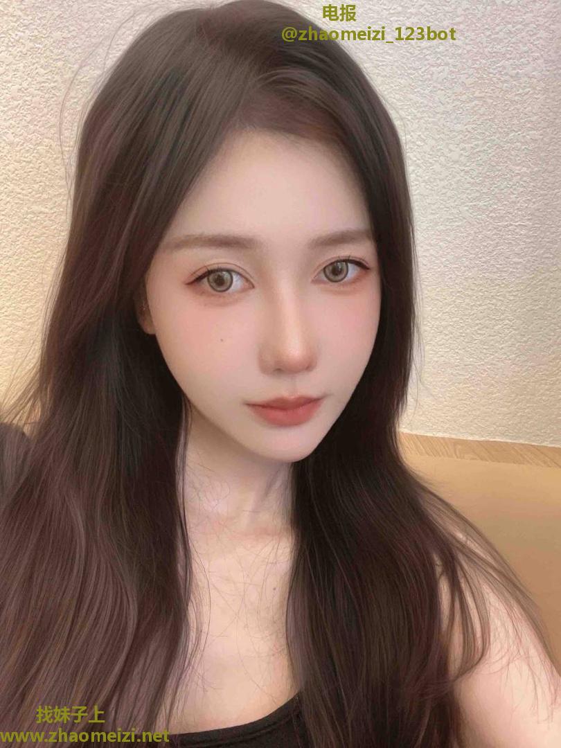 青春活力高挑气质美女