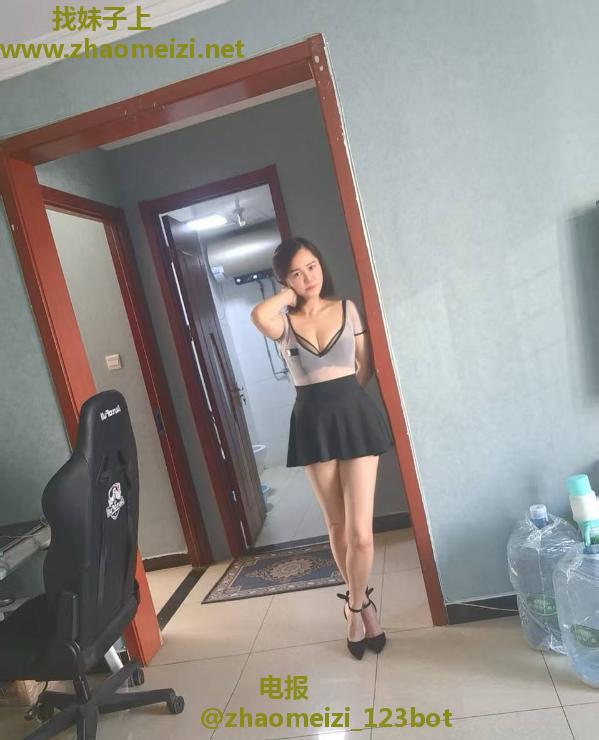 丰满大胸风骚姐姐