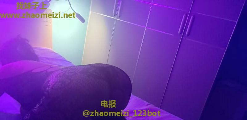 大屁股长腿骚姐姐