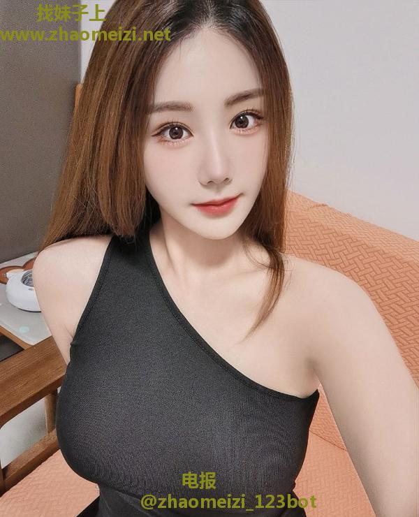 服务系性感美乳绾绾