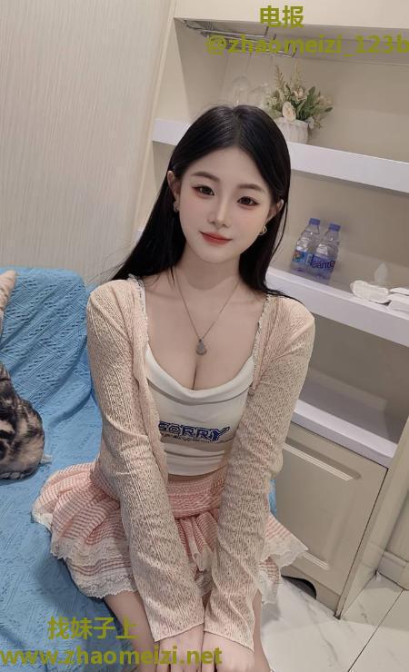 清纯颜值皮肤白嫩玫瑰