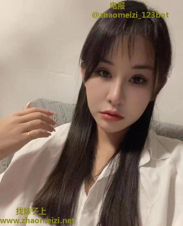 天河反差感骚妹