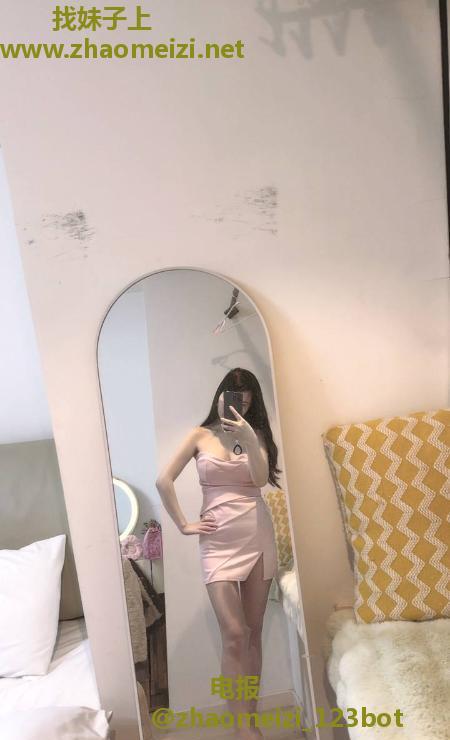 清纯苗条女友感妹子