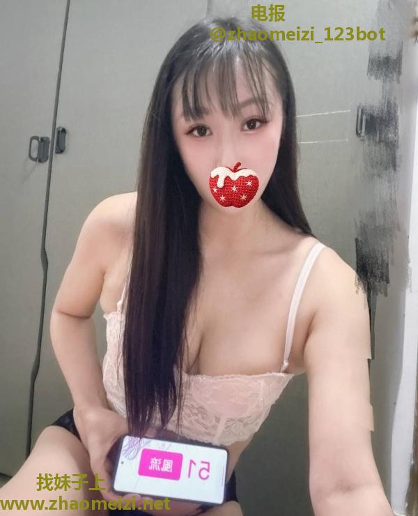 灵芝性感翘臀骚妹