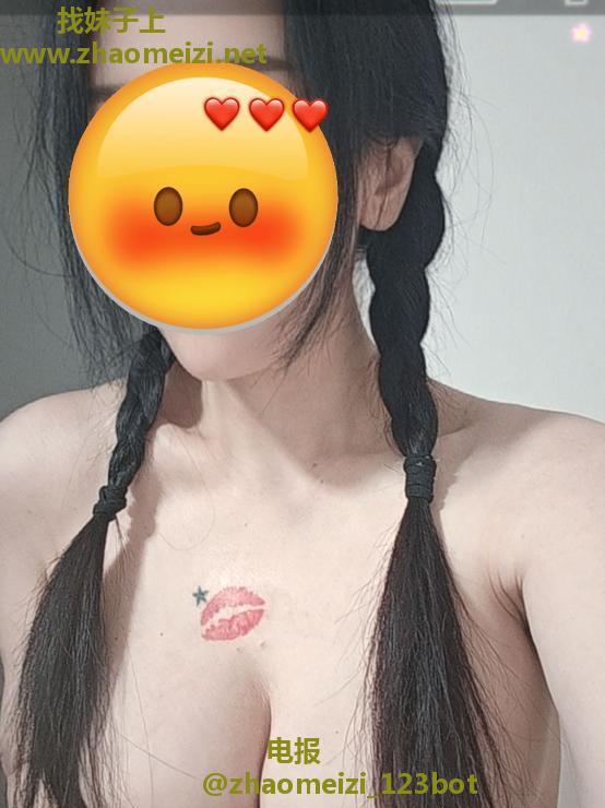 天河潭村爆乳气质美女