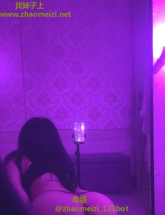 滨江翘臀小妖精曼妮