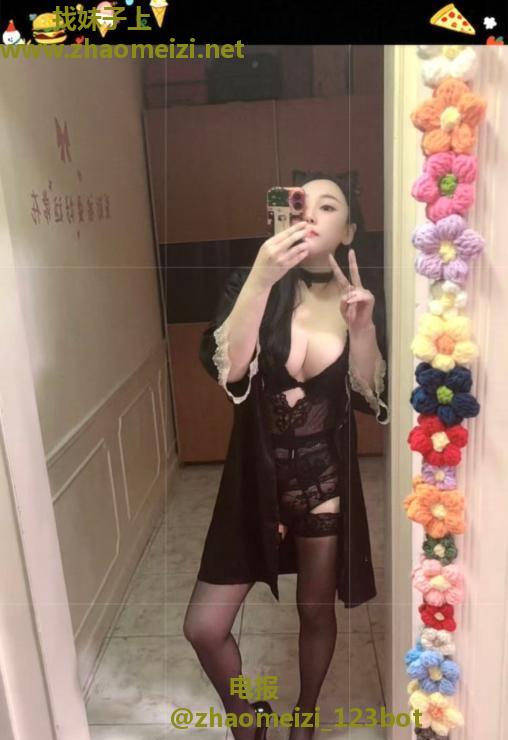 大胸少妇小姐姐