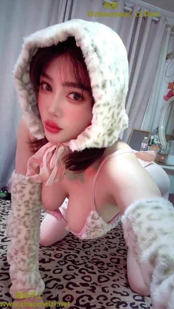 巨乳性感女郎静静