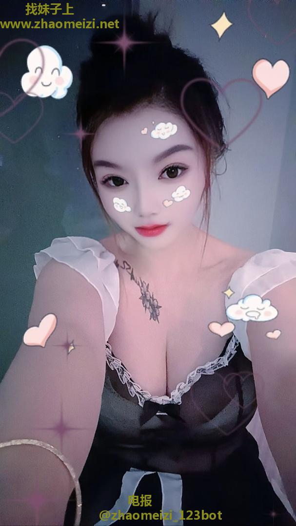 会臀推的丰乳少妇