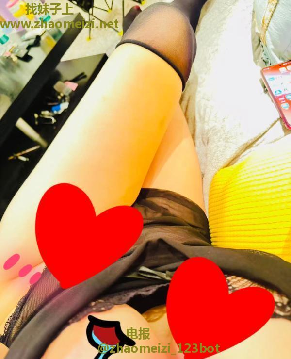 栖霞骚货馒头b巨乳